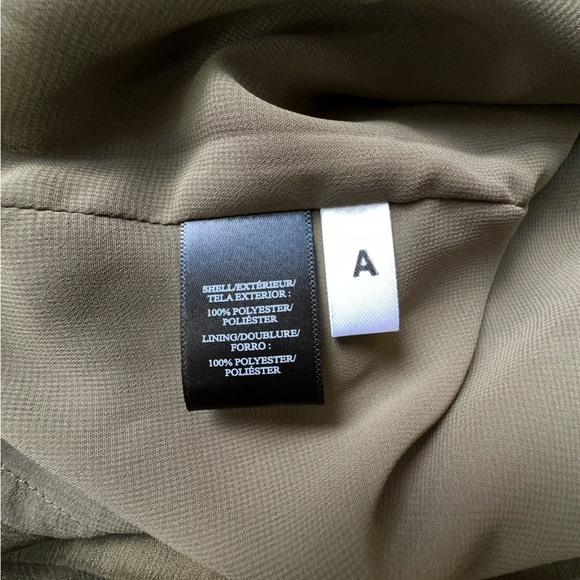 ANN TAYLOR | NWOT | SHEER FLUTTER SLEEVE MOSS GREEN LINED TOP PLEATS | X SMALL - Picture 7 of 8